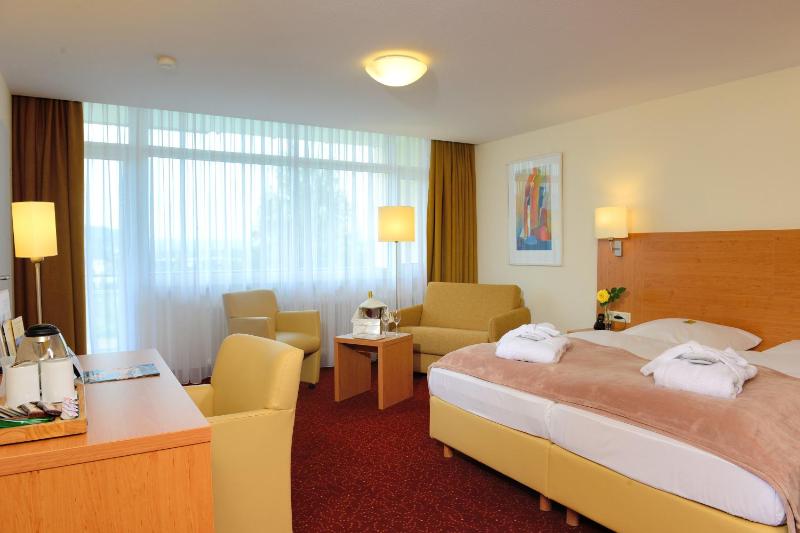 Deluxe Double Room with River View image 4