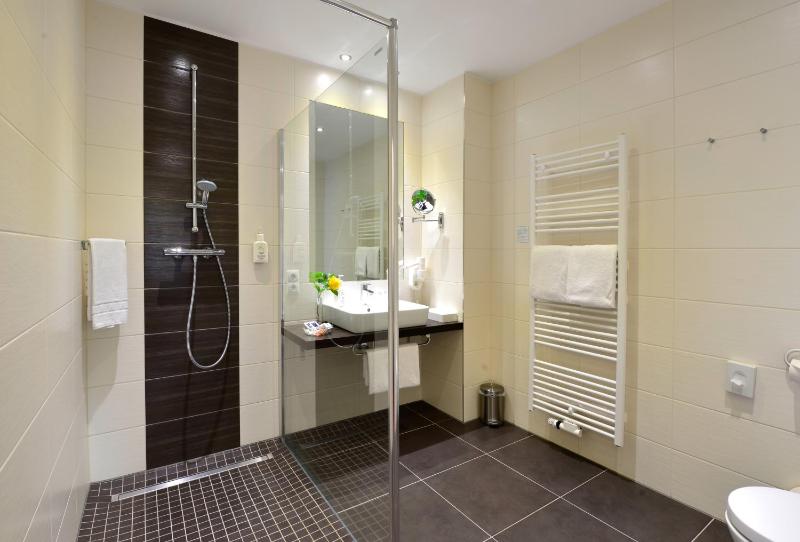 Deluxe Double Room with River View image 3