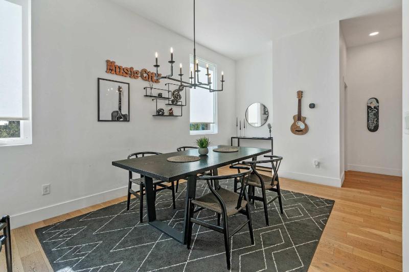 Cozy Gulch Escape Skyline Views - image 15