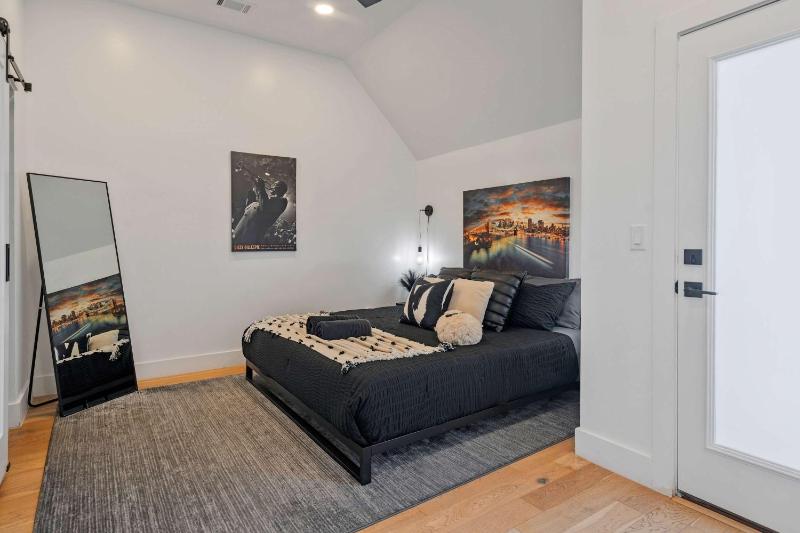 Cozy Gulch Escape Skyline Views - image 4