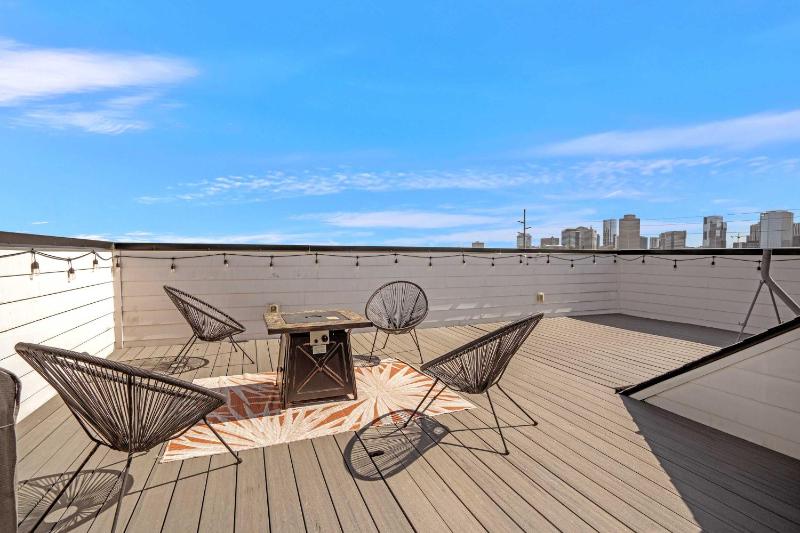 Cozy Gulch Escape Skyline Views - image 10