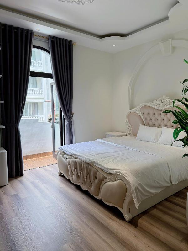 Sweet Home Hotel & Apartment Near My Khe Beach Da Nang - image 2