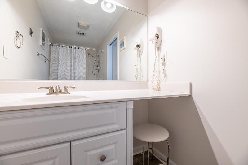 GSP3 Summer Breeze Oceanfront Condo Elevator Pool Fitness Club! - image 18