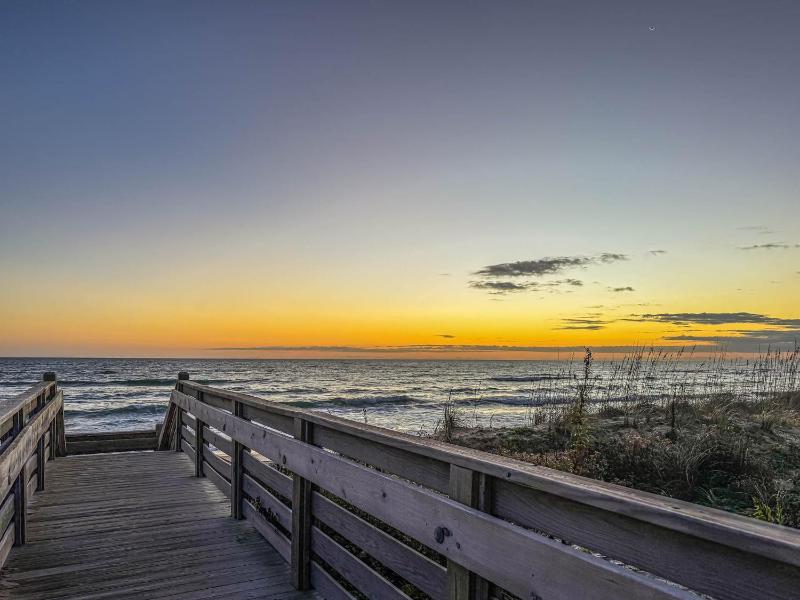 GSP3 Summer Breeze Oceanfront Condo Elevator Pool Fitness Club! - image 24