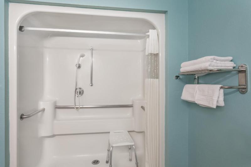 Queen Room - Mobility Access/Non-Smoking image 2