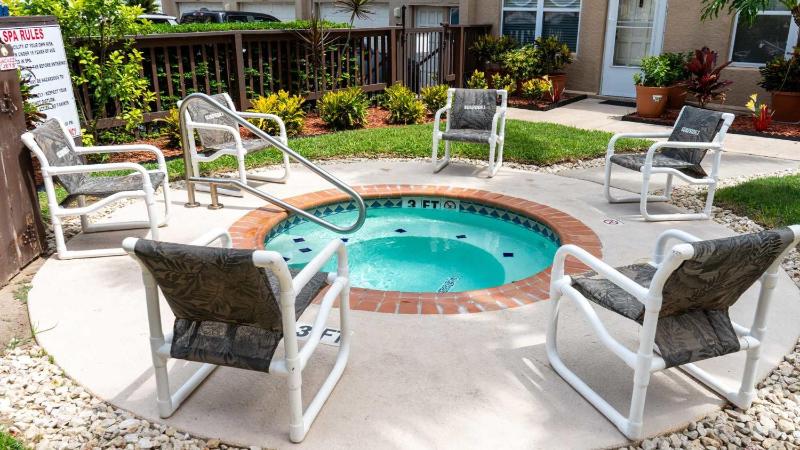 Cozy Family Retreat Steps to Beach Pool Hot apts - image 37