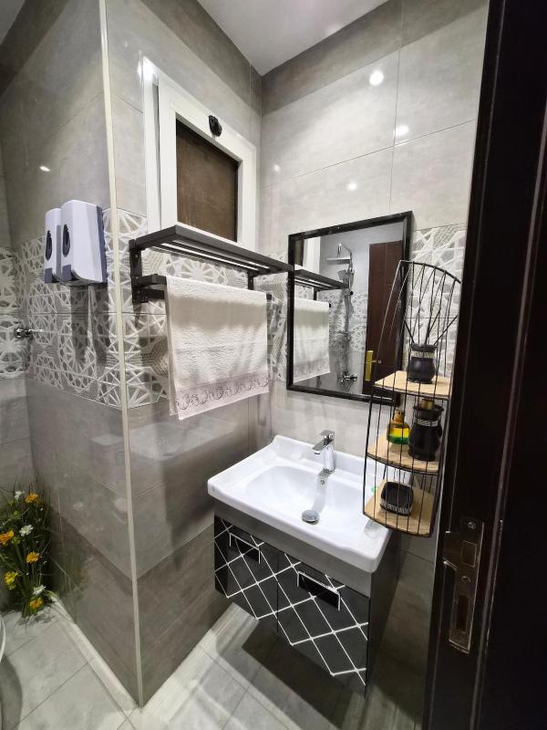 Luxury Studio with self check in - image 10