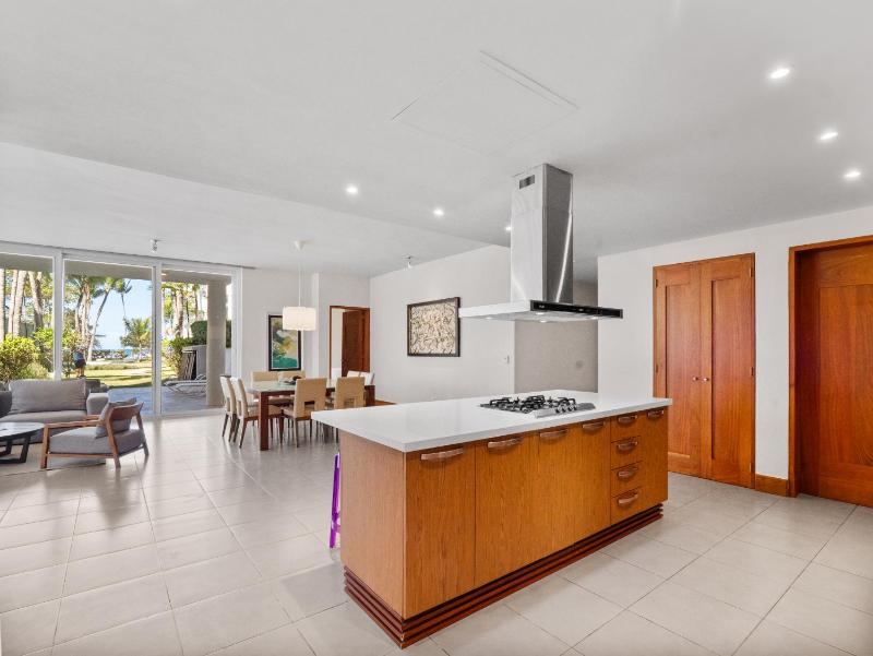 Stay at Ultravioleta Cabarete Beachfront Apartments by EvoKey - image 9