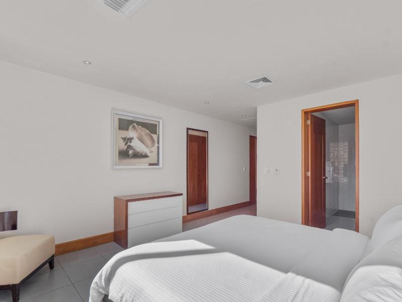 Stay at Ultravioleta Cabarete Beachfront Apartments by EvoKey - image 10