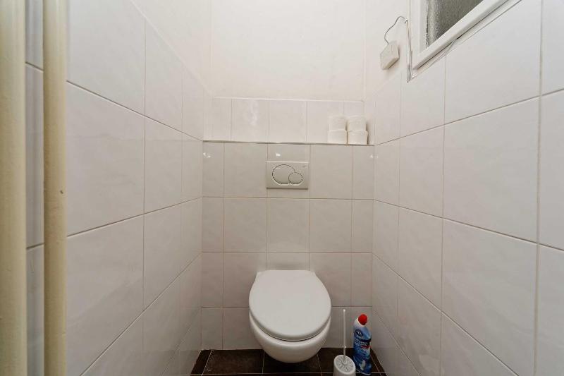 One-Bedroom Apartment image 2