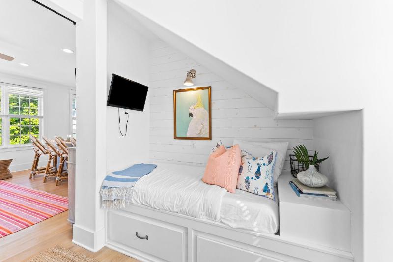 Sands Cottage Carriage by 30A Escapes - image 18