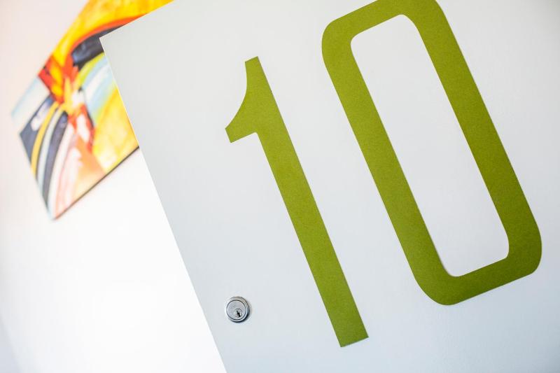 Economy King & Single with Shared Bathroom  image 4