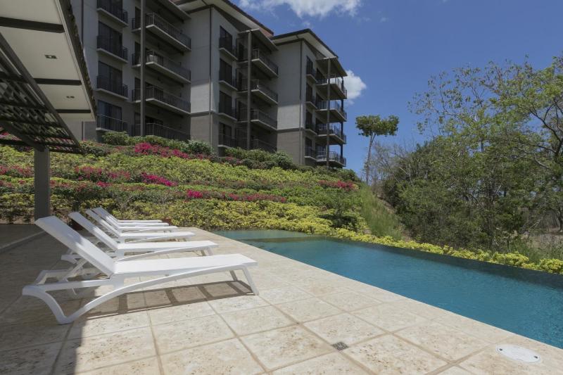 Spacious 2BR Condo with Partial Ocean View- Roble Sabana- Reserva Conchal - image 14