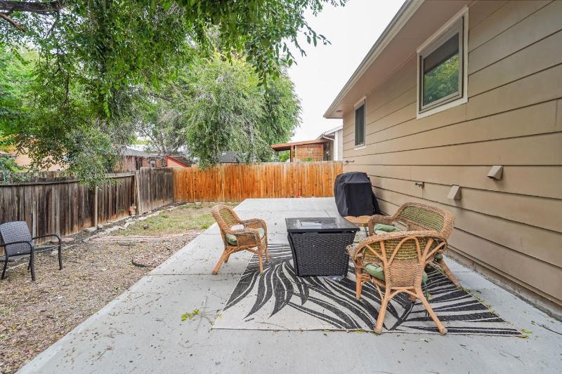 One Level Home Near Downtown Hot Tub - image 26