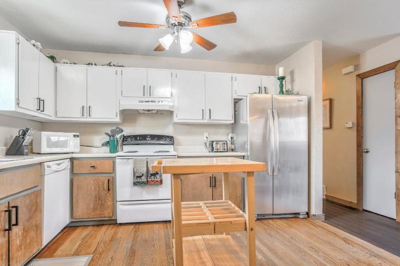 One Level Home Near Downtown Hot Tub - image 17