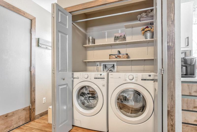 One Level Home Near Downtown Hot Tub - image 21