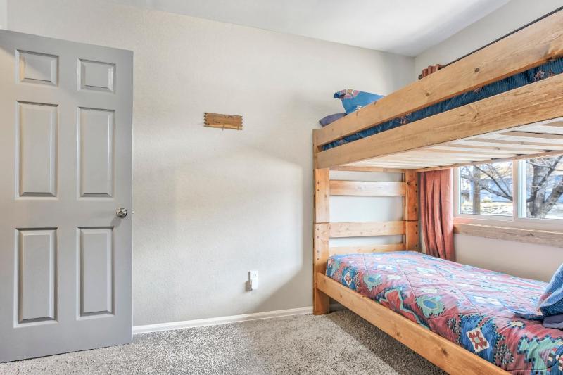 One Level Home Near Downtown Hot Tub - image 10