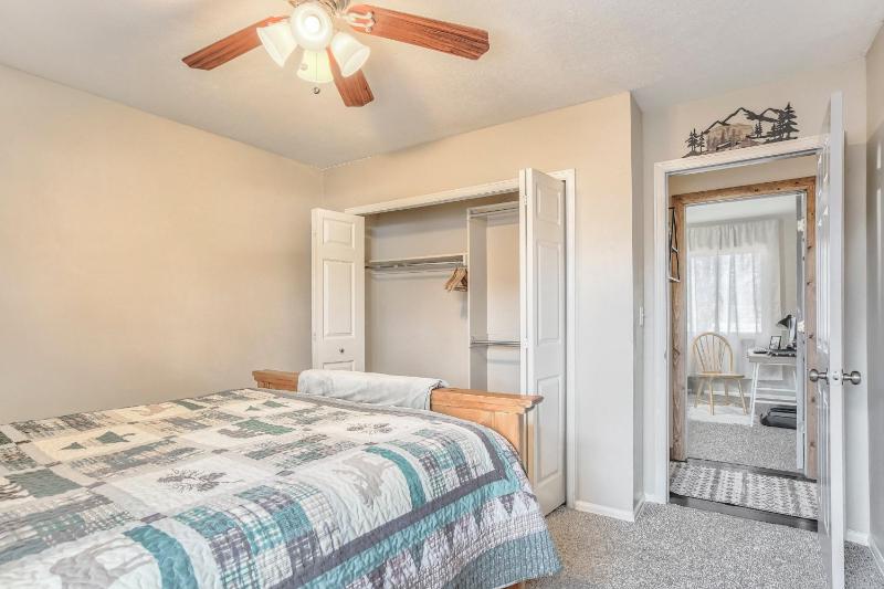 One Level Home Near Downtown Hot Tub - image 19
