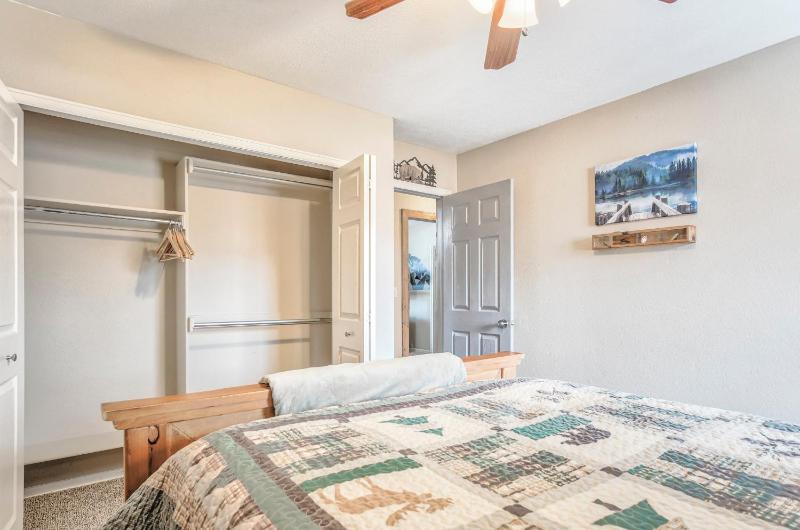 One Level Home Near Downtown Hot Tub - image 16
