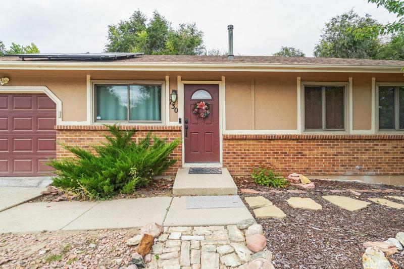 One Level Home Near Downtown Hot Tub - image 15