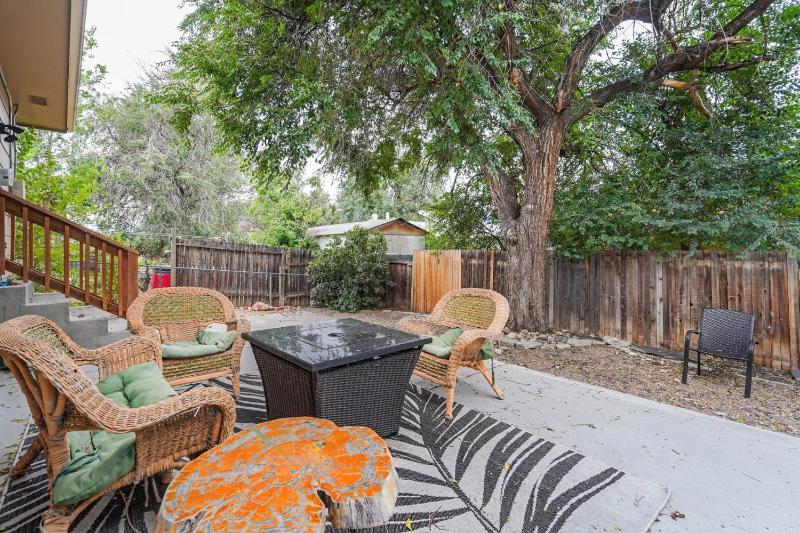 One Level Home Near Downtown Hot Tub - image 5