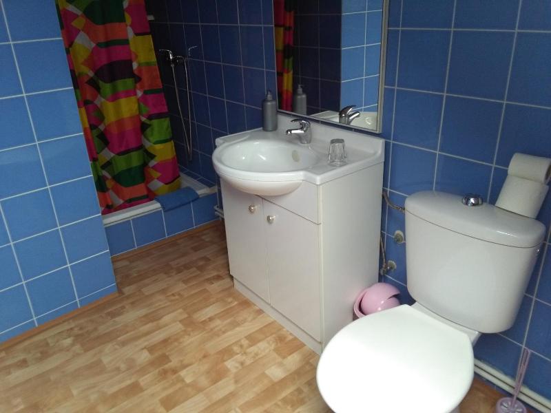 Twin Room with Bathroom image 2