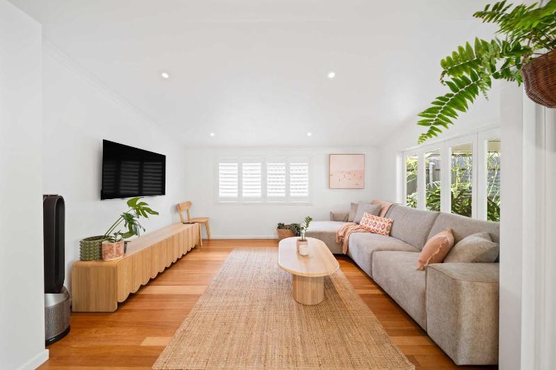 The Palma - Leafy Tropical Escape in Moffat Beach - image 8
