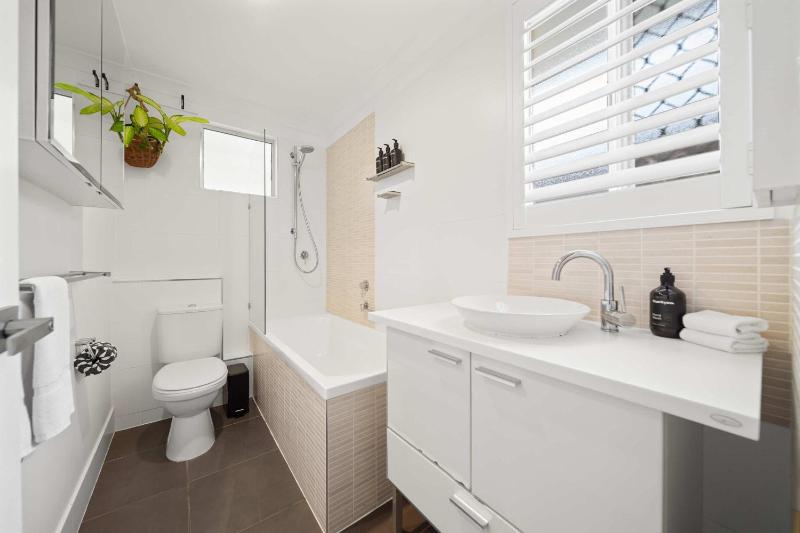 The Palma - Leafy Tropical Escape in Moffat Beach - image 20