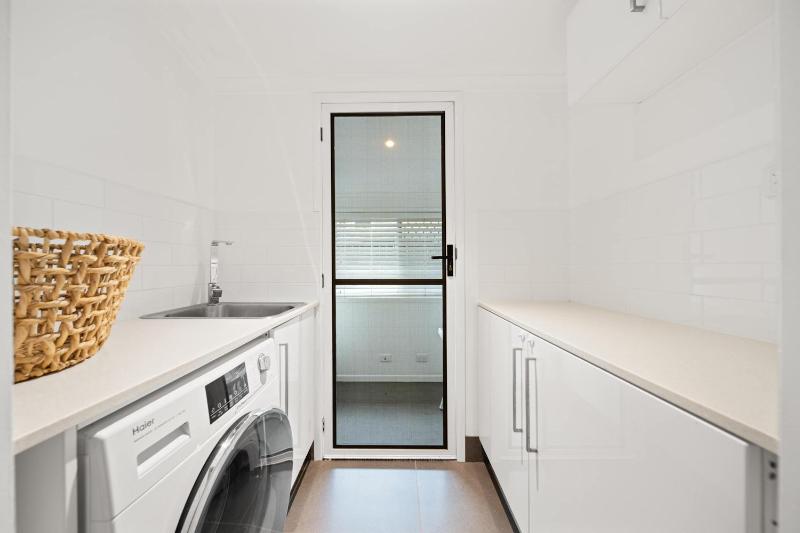 The Palma - Leafy Tropical Escape in Moffat Beach - image 29