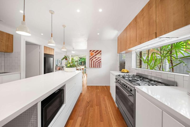 The Palma - Leafy Tropical Escape in Moffat Beach - image 9