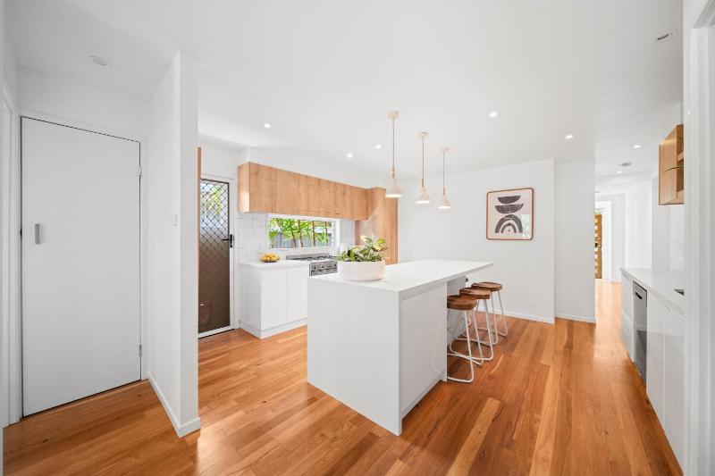 The Palma - Leafy Tropical Escape in Moffat Beach - image 3