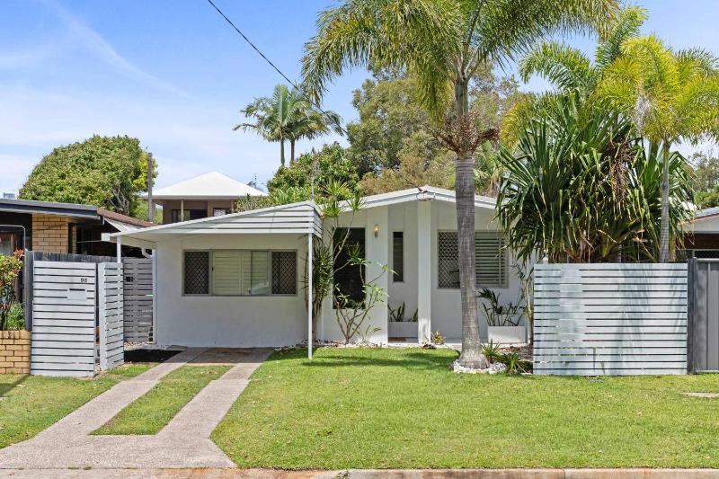 The Palma - Leafy Tropical Escape in Moffat Beach - image 17