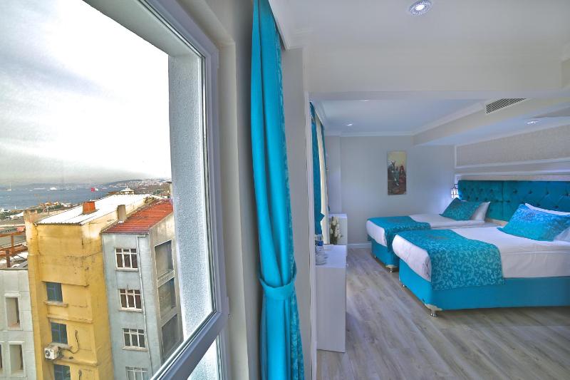 Triple Room with View image 3