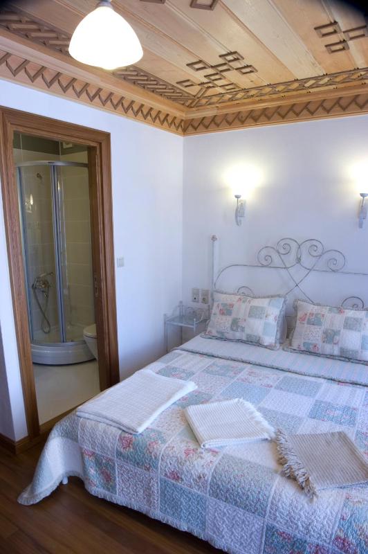 Deluxe Double Room image 2