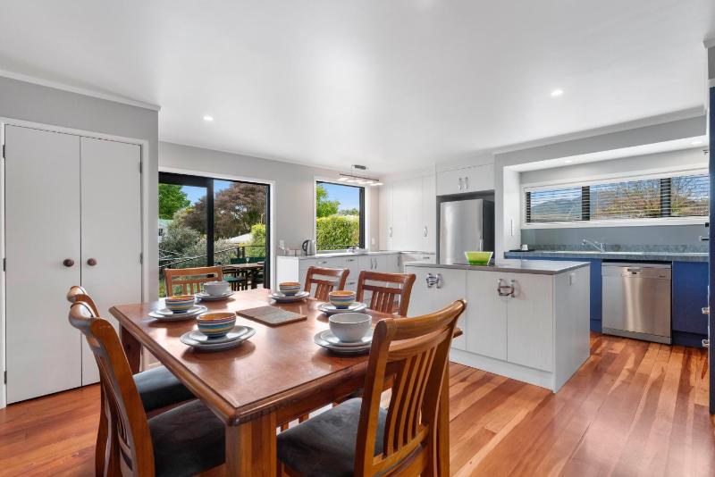 Scannell Grove - Lake Taupo Holiday Home - image 13