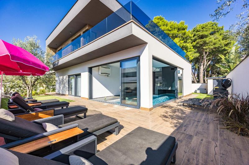 Villa Palatium III in Fažana for 8 people only 200 meters from the sea with sauna & indoor-outside heated pool - image 33