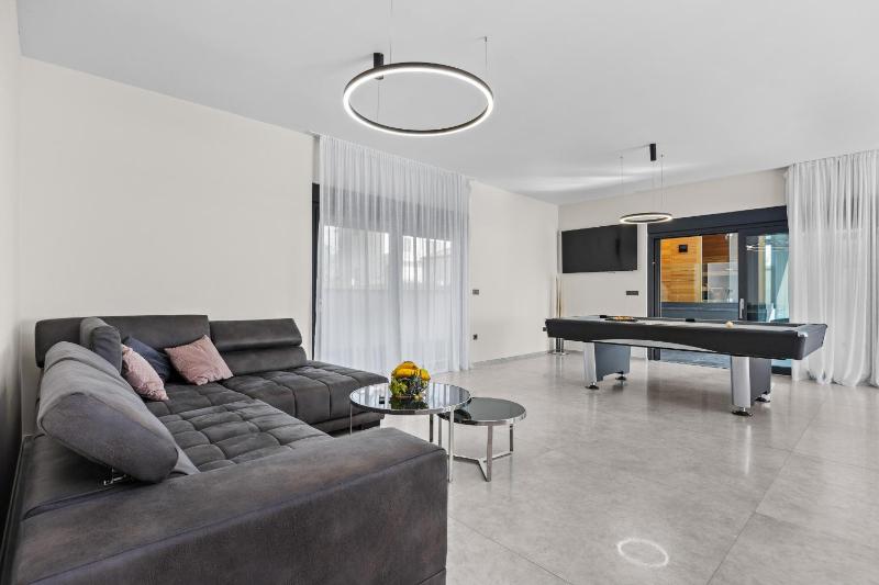 Villa Palatium III in Fažana for 8 people only 200 meters from the sea with sauna & indoor-outside heated pool - image 4
