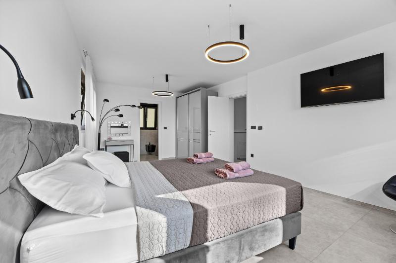 Villa Palatium III in Fažana for 8 people only 200 meters from the sea with sauna & indoor-outside heated pool - image 44