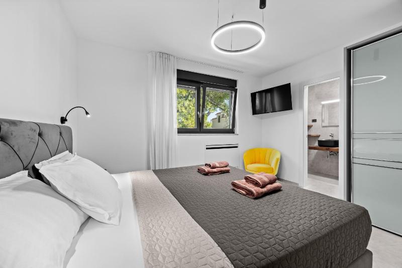 Villa Palatium III in Fažana for 8 people only 200 meters from the sea with sauna & indoor-outside heated pool - image 37