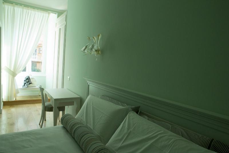 Deluxe Room image 3