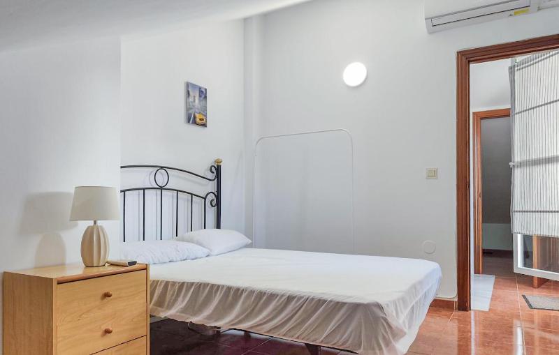 3 Bedroom Stunning Apartment In Malaga - image 13