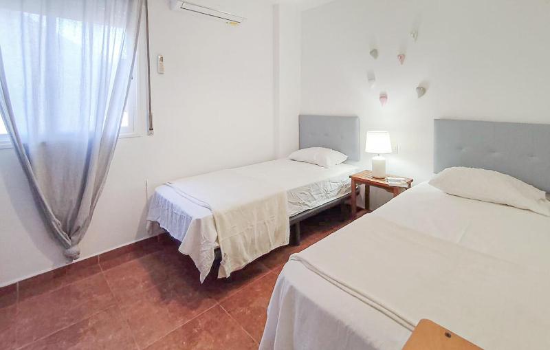 3 Bedroom Stunning Apartment In Malaga - image 14