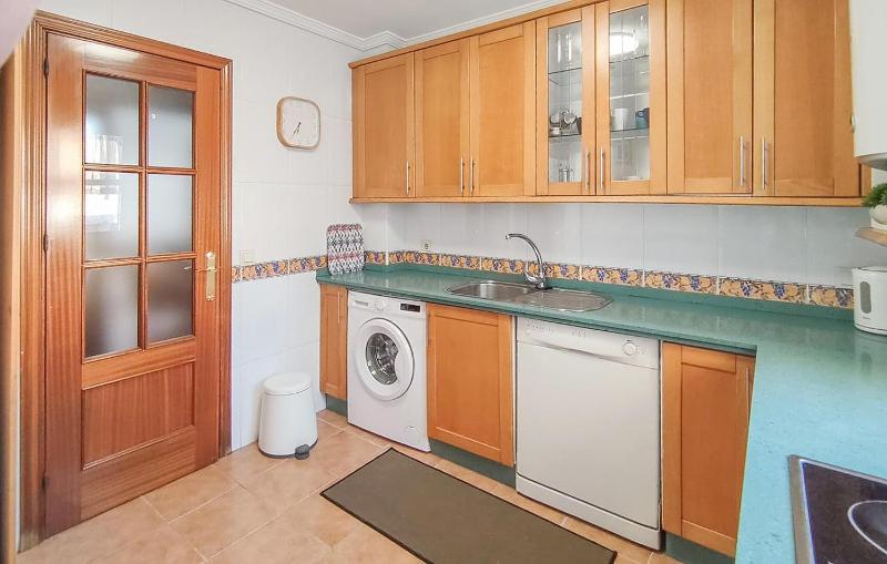 3 Bedroom Stunning Apartment In Malaga - image 6