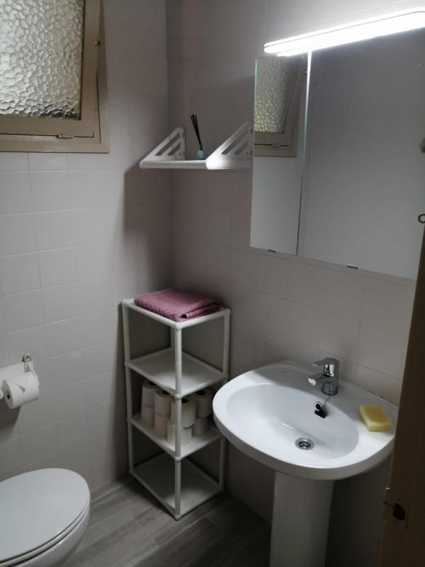 The room to share in 4 b apartment near seaside Torrevieja - image 11