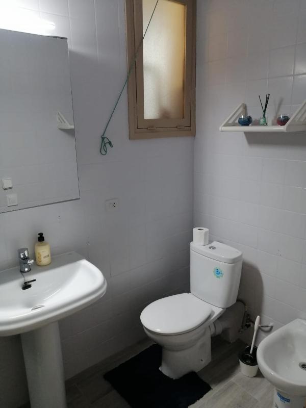 The room to share in 4 b apartment near seaside Torrevieja - image 2