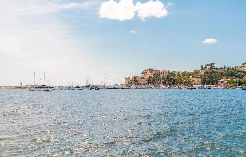 2 Bedroom Gorgeous Apartment In Rapallo - image 4