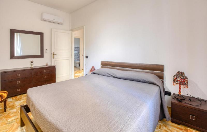 2 Bedroom Gorgeous Apartment In Rapallo - image 9