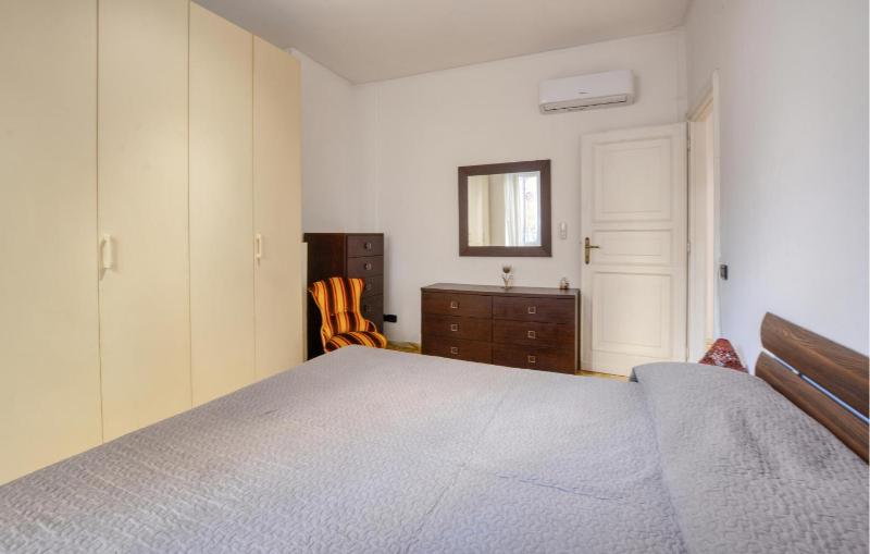 2 Bedroom Gorgeous Apartment In Rapallo - image 14