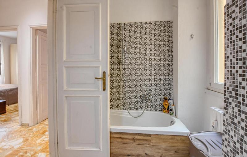 2 Bedroom Gorgeous Apartment In Rapallo - image 8