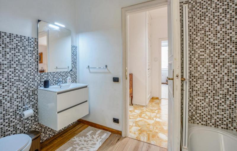 2 Bedroom Gorgeous Apartment In Rapallo - image 13